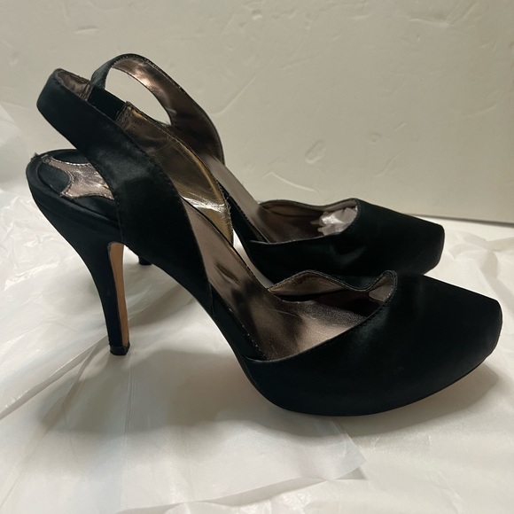 Max Studio Pumps - Picture 15 of 15